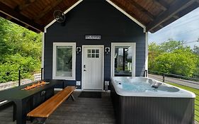Modern Smoky Mountain Tiny House